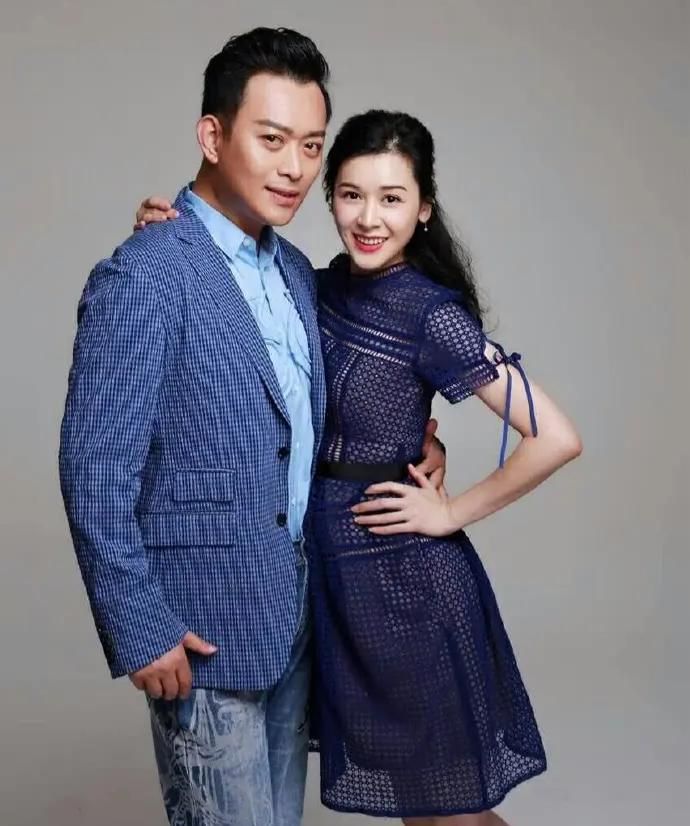 黄海冰接戏有个硬条件，必须给老婆甄锡也安排个角色，否则不接。不少导演对此颇有微词