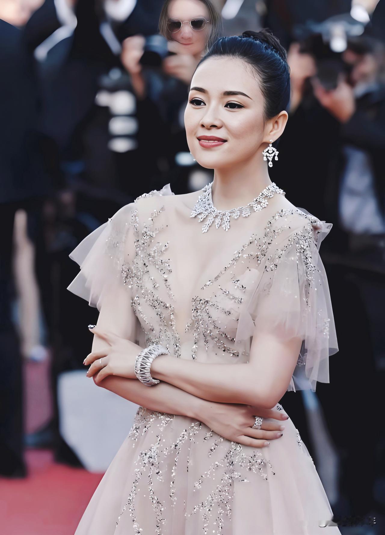 章子怡：不靠任何人的底气！家人们，总说章子怡野心大，可她最绝的，是从来不伸手