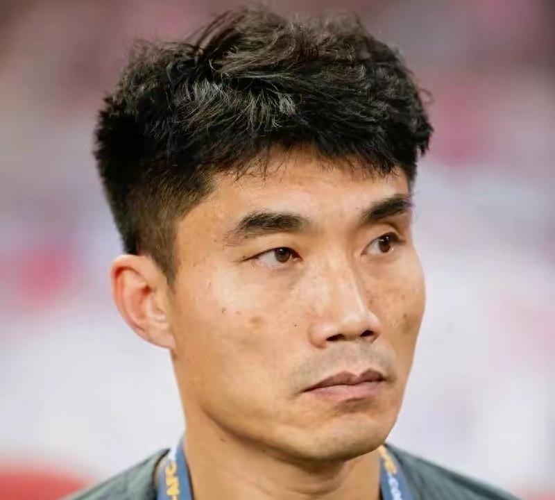 孙继海见了郑智喊“智哥”这事，在网上引发了诸多热议。从官方年龄来看，孙继海生于