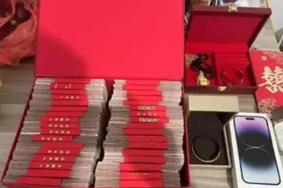 “又是彩礼惹的祸！”山东菏泽，一男子和女友订婚，并支付34万元彩礼，却不料，订婚