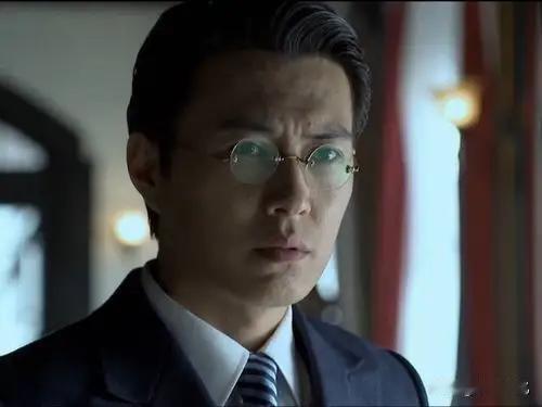 伪装者后传：汪曼春死后3个月，明楼去清理她的遗物，发现一封尚未寄出的密电，破译后