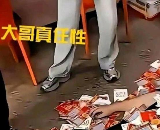 一男子为了验证刮刮乐不是坑，豪砸21万多，把彩票店全包了，当场实测，结果