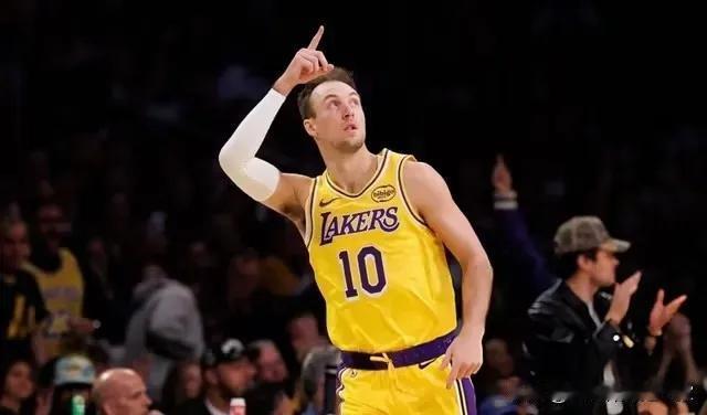 肯纳德被打下神坛？湖人对火箭的系列赛，相比于前两战，湖人队神射手缴出来了场均2