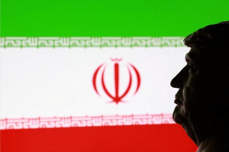 伊朗内乱再起承压准备让步当地和海外媒体发布的视频显示，伊朗学生星期六（2月