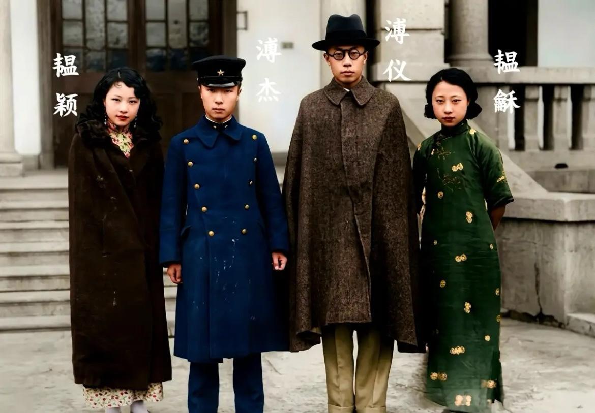 30年代初，溥仪与弟弟溥杰，二妹韫龢、三妹韫颖在东北的留影，溥仪虽然兄弟姐妹多，