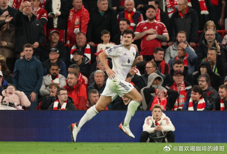 英格兰队主帅图赫尔此前接受采访时表示，孔萨、格伊、查洛巴以及斯通斯顺位在马奎尔之