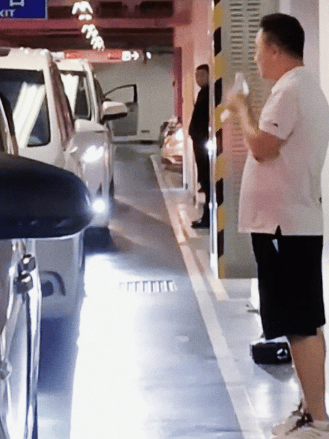 这个大长腿不去走T台可惜啦