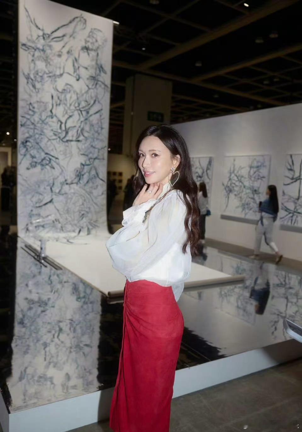 林志玲的温柔永远有力量被林志玲的温柔戳中！“做你自己就好”是懂与尊重，女性友谊