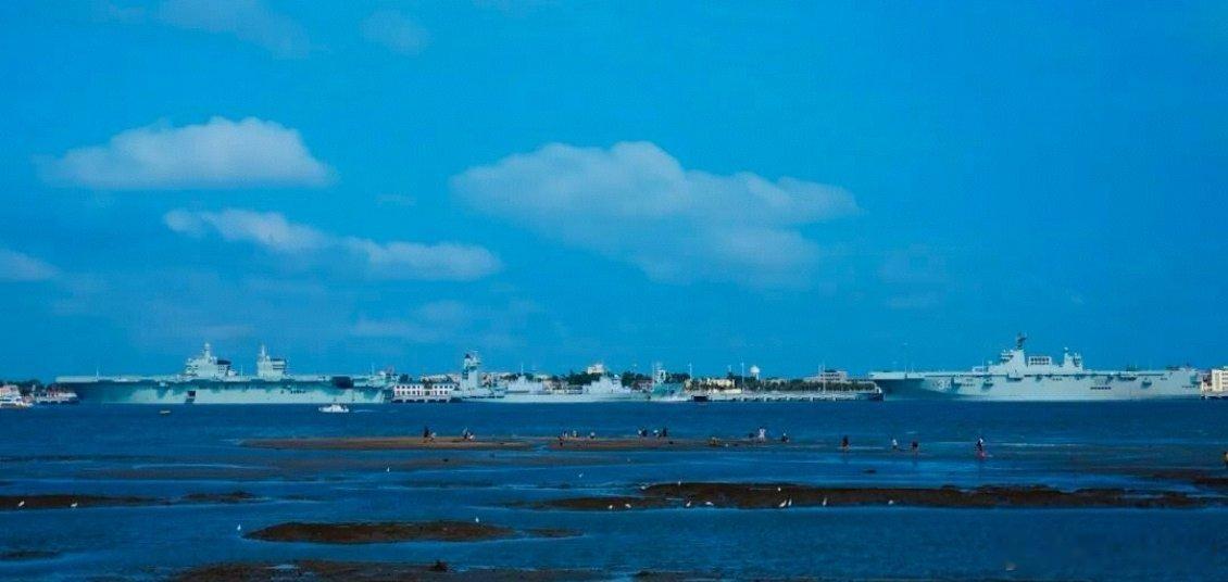 最强两栖打击大队中间外面那艘换成071就完美了中国海军076中国海军力量烽火问鼎