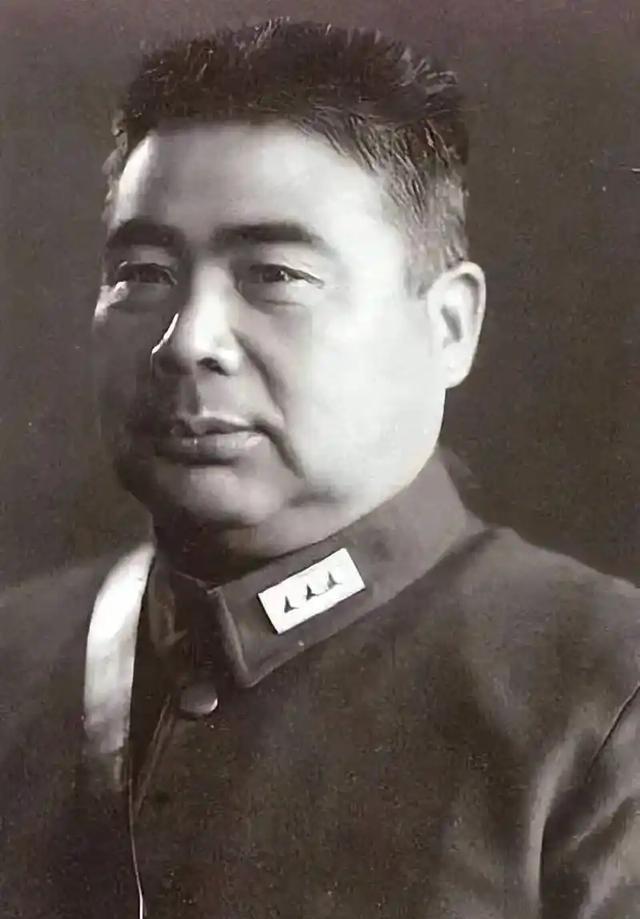 1926年春，冯玉祥的部队进入蒙古地区，他和他的士兵们踏上这片荒凉的土地，眼前的