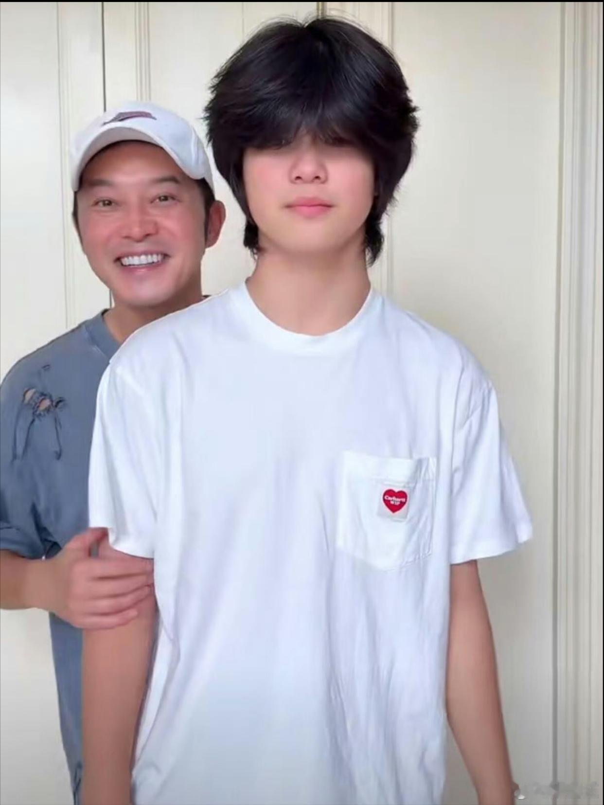 《爸爸去哪儿》里的安吉长大了，没有小时候帅了