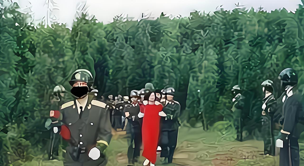 1999年，美女死刑犯尹艳萍在被执行枪决之前，狱警询问她有什么愿望想实现，尹艳丽