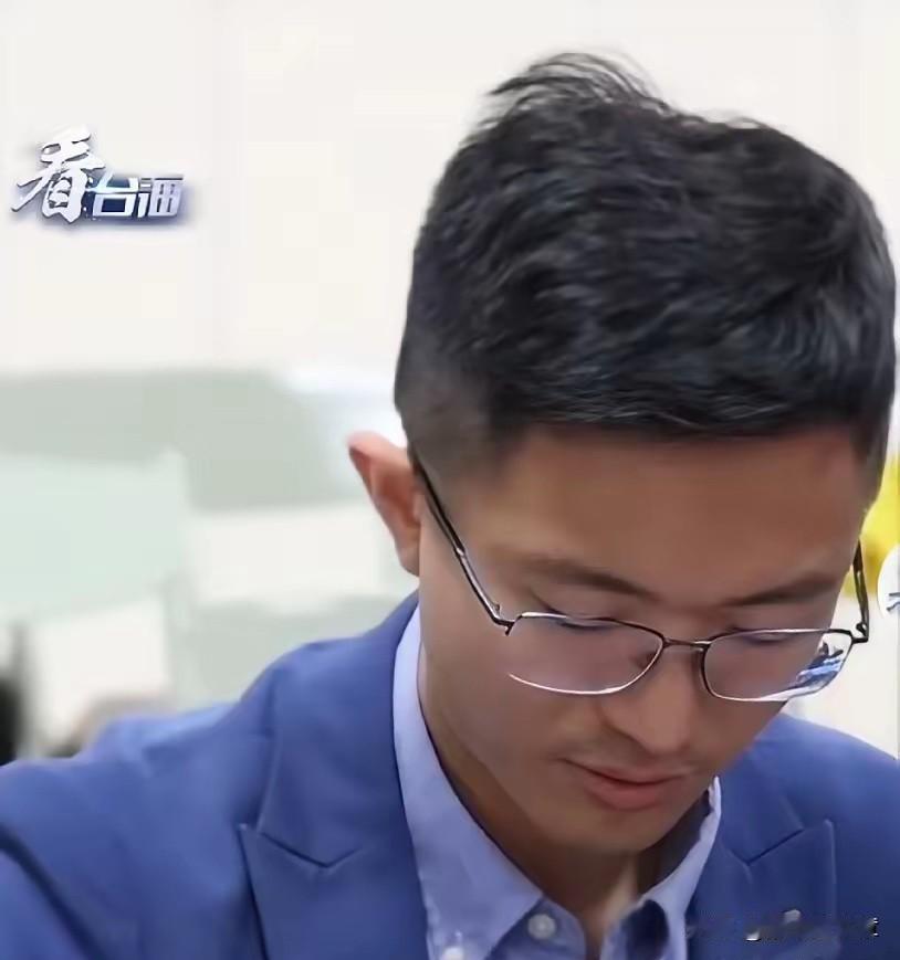 侯汉廷算是叫天天不应叫地地不灵了，没人肯为他挡箭，更没人愿意跟他共同承担罪名。他