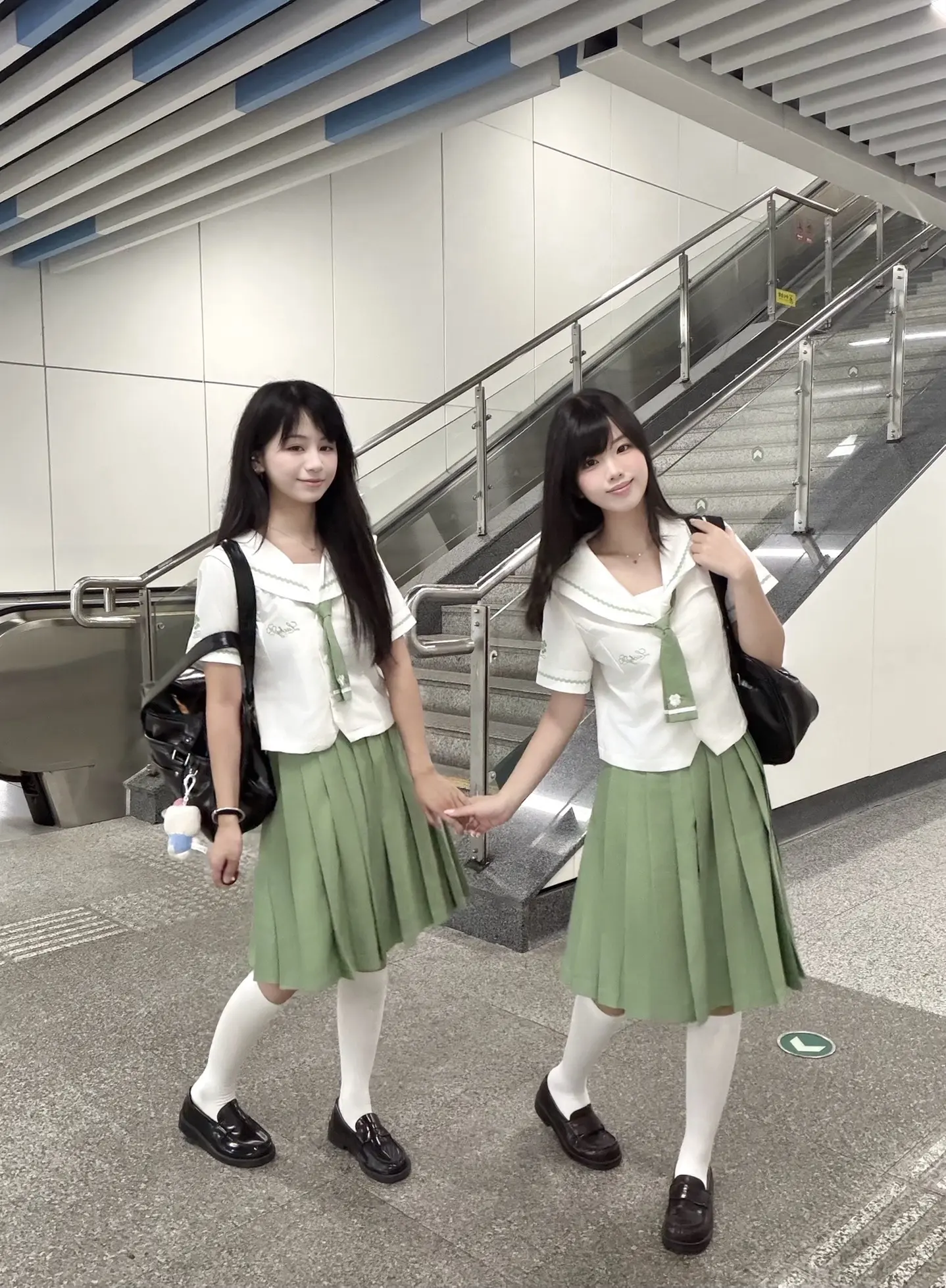 jk双子星 地铁 闺蜜jk穿搭 jk制服日常 双人jk
