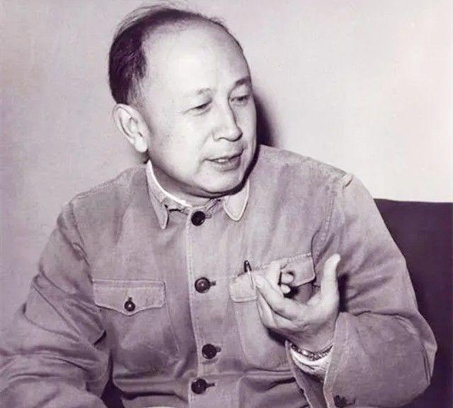 一位美国华人表示，华人精英移民到美国之后，不出两代，基本上都成为普通人看那些