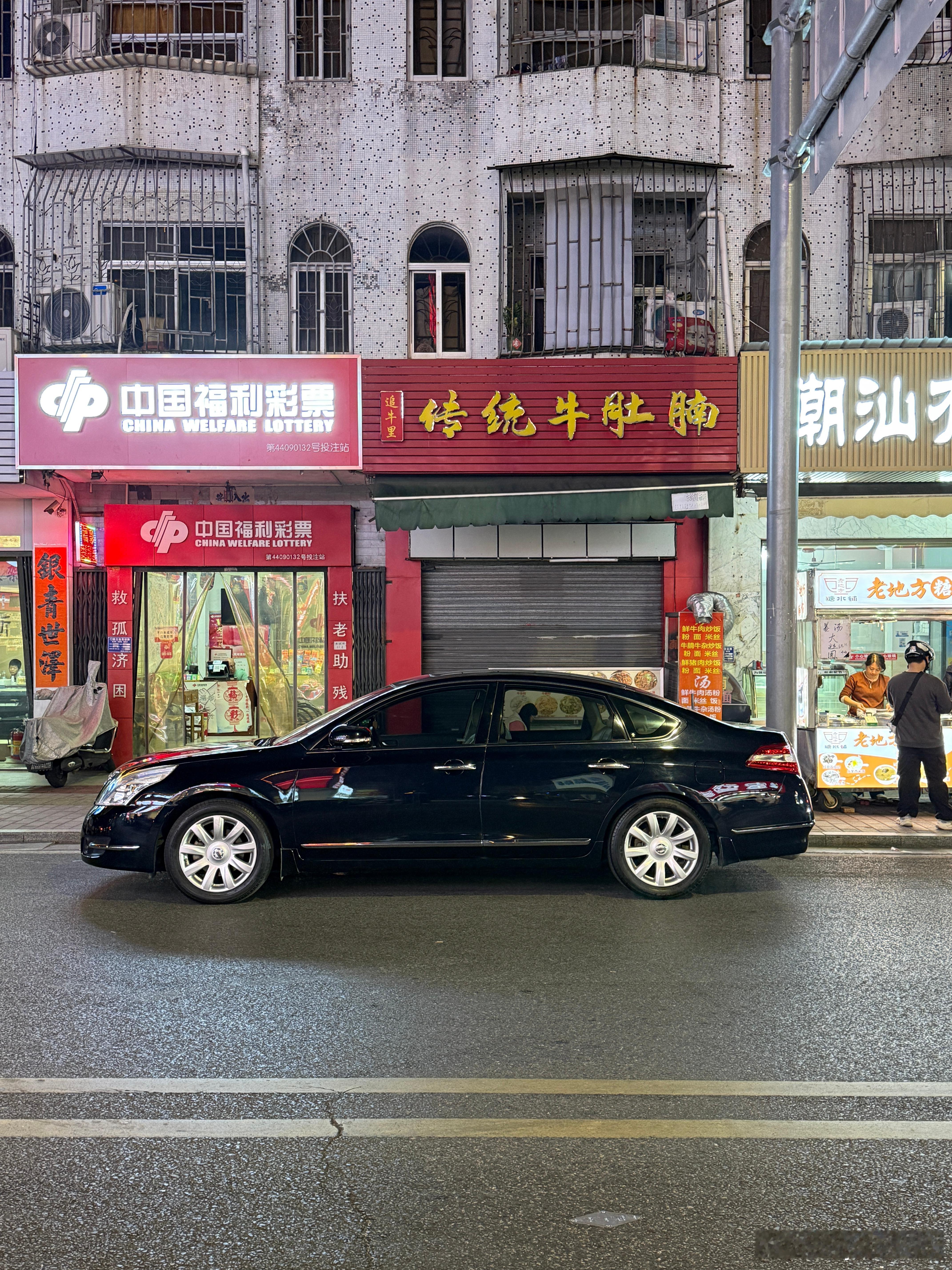 有一段时间觉得这个车很难开，现在又觉得这个车不难开，怎么说也是个V6，可能是我的