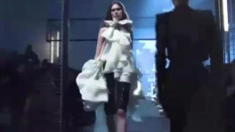 美女时装秀内衣学生展示暗影号大学美女图片