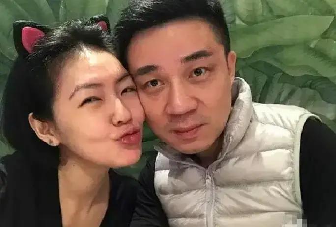 又是小S，又是那点破事儿。坊间盛传许雅钧投资暴雷，得靠老婆出来卖笑赚钱，所