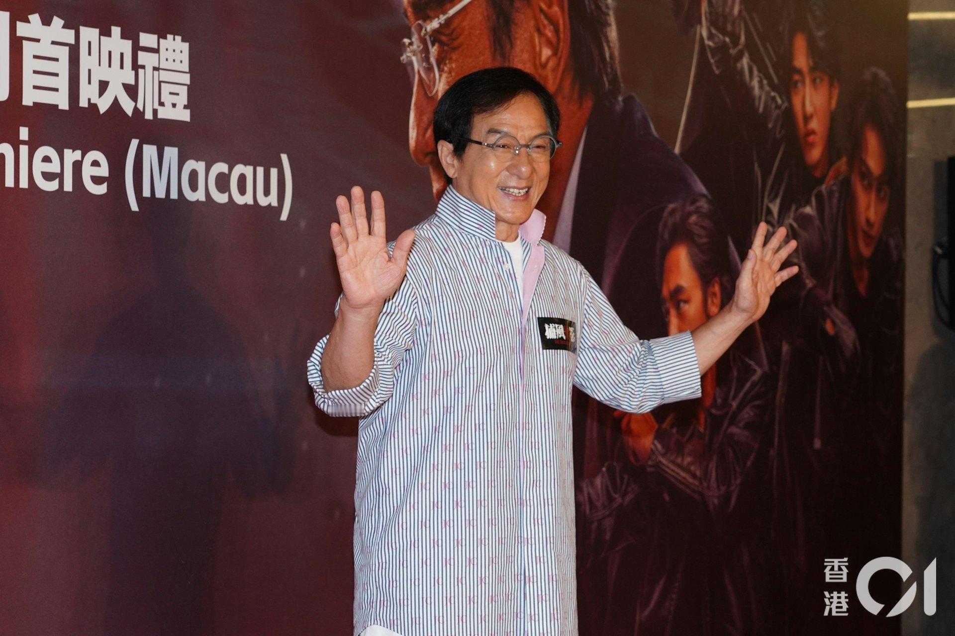 成龙谈到《捕风追影》剧情时透露，一位同为“七小福”的重要演员戏份竟被整段剪掉：“