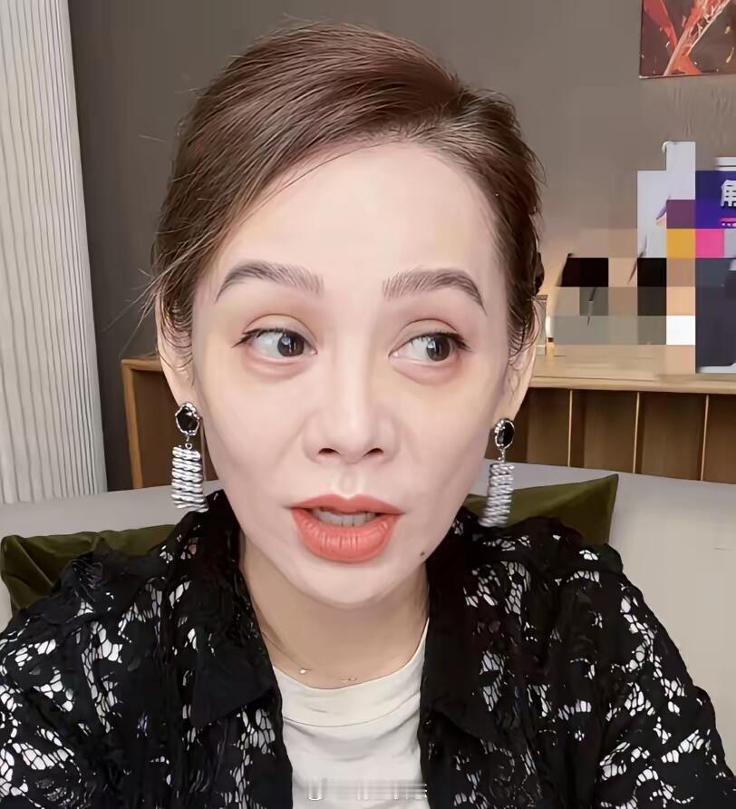 53岁宁静面容白皙就是瘦了