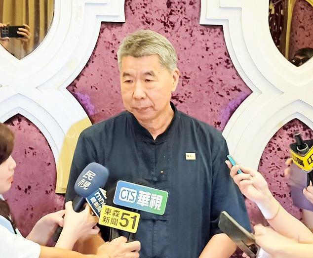 张亚中预告明晚合体卢秀燕，讨论政党发展　　国民党主席候选人首场政见发表会今天下
