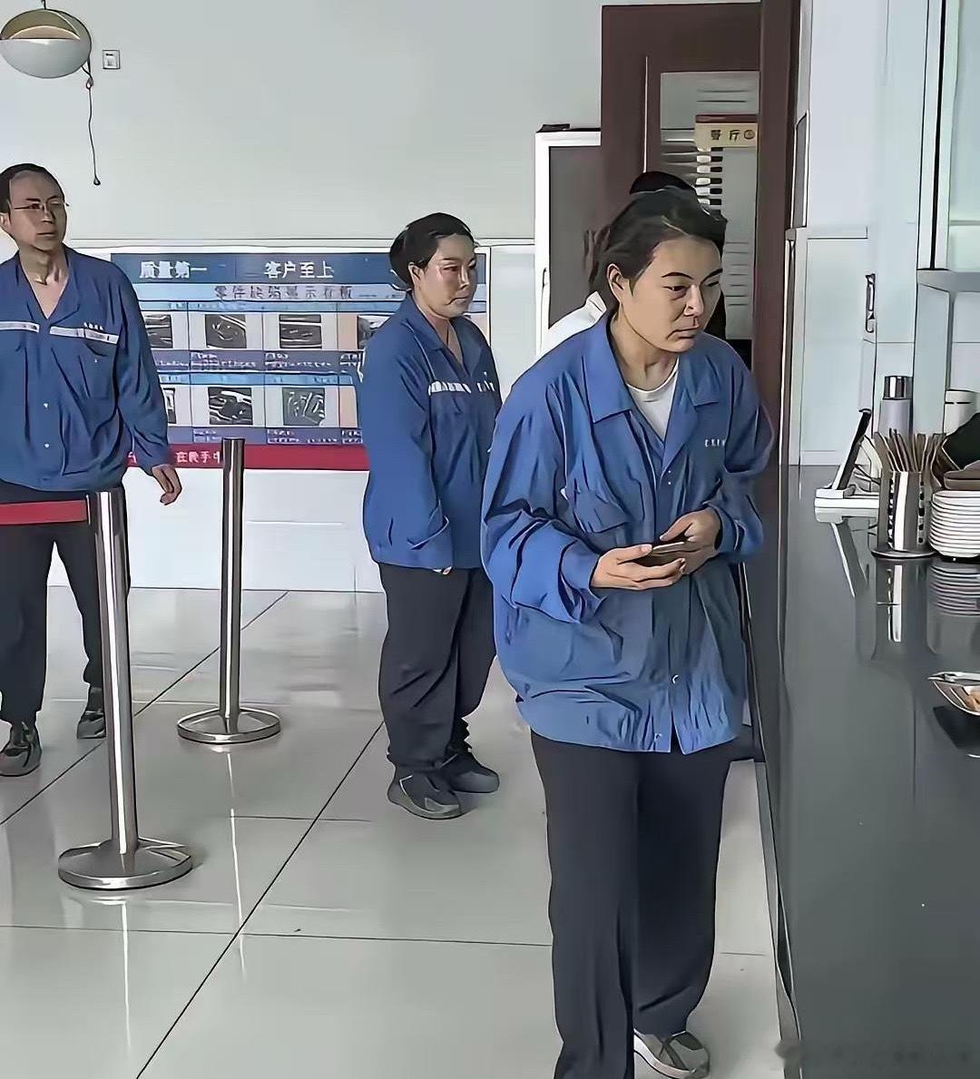 这些在工厂打工的人，明明只有三四十岁，为什么都一副生无可恋的表情