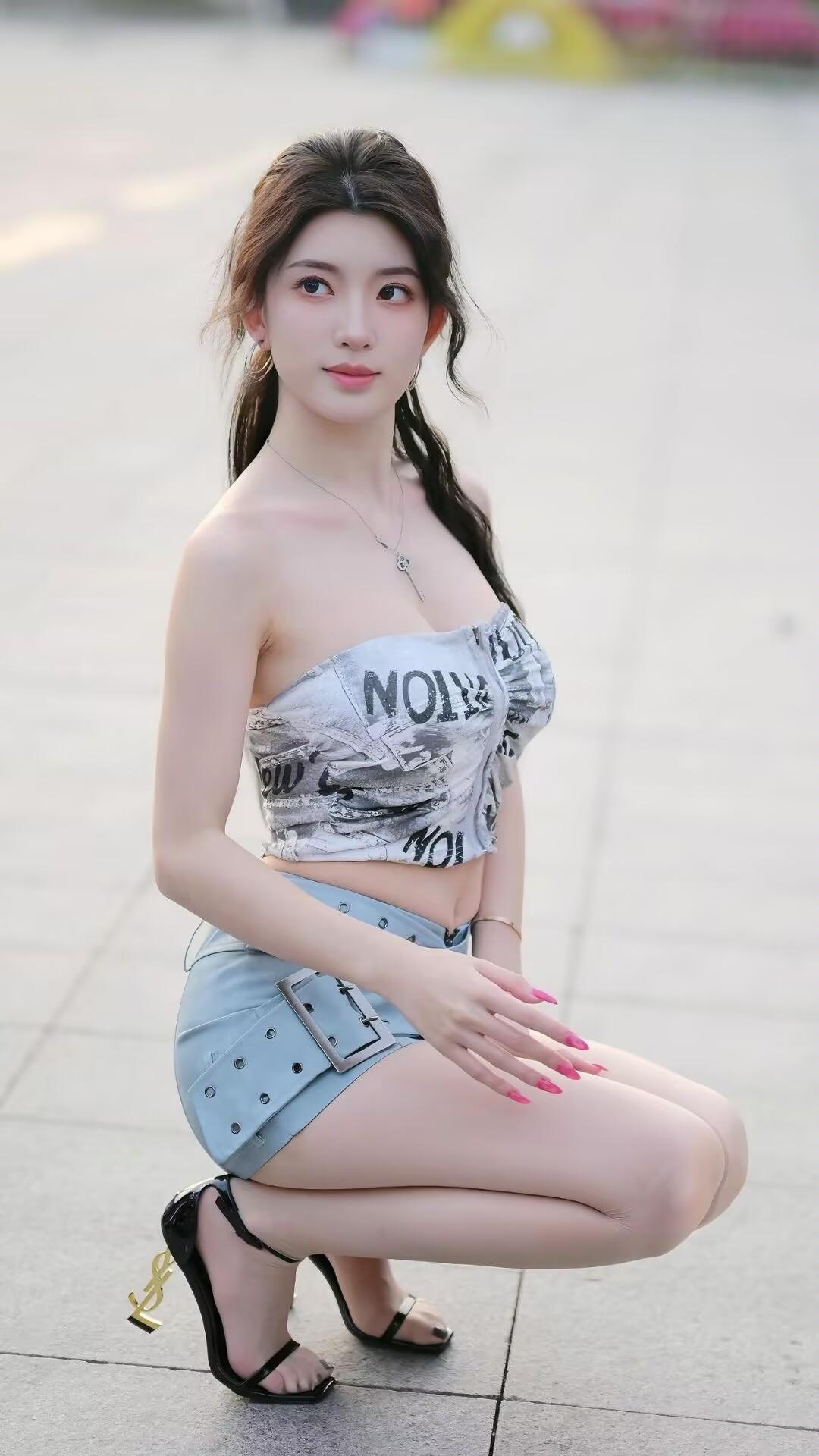 夏日清新穿搭，牛仔短裤+印花背心，少女心满满！🌞👗👠