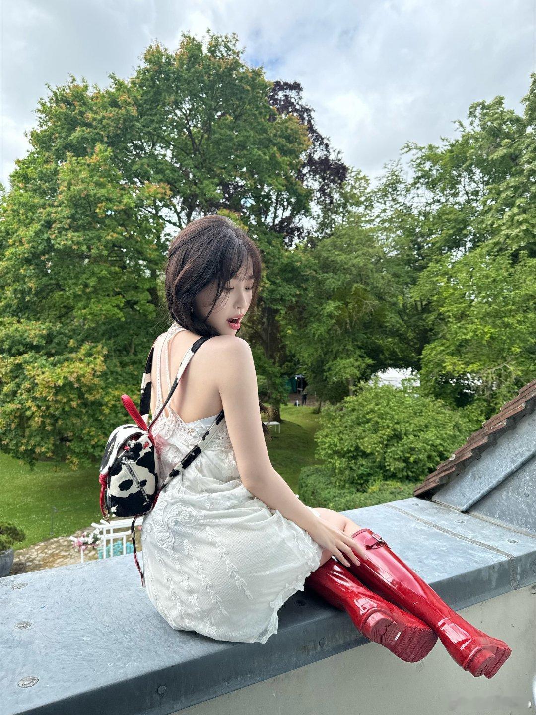#虞书欣##虞书欣#欣欣酱的休闲时刻美图​