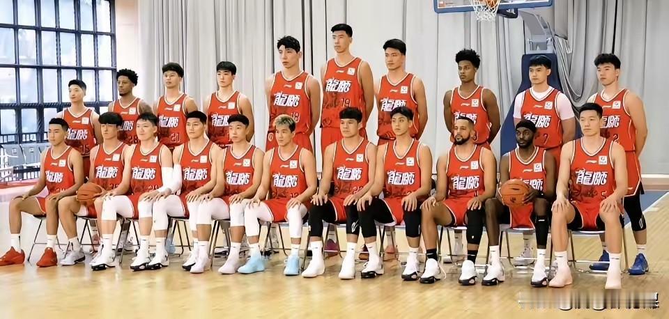 郭艾伦就是巨星待遇！球队季前赛不参加！球队热身赛不参加！球队俱乐部杯