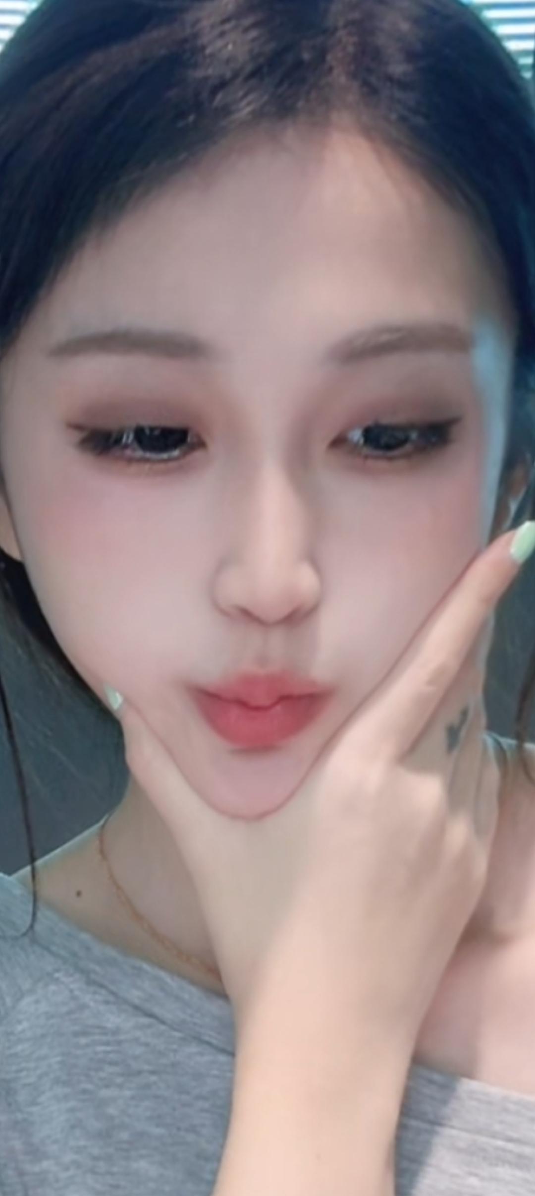 温柔眼神，甜美微笑，少女心满满！💖✨