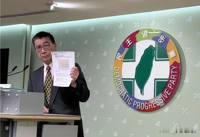 民进党秘书长徐国勇今天拿出蒋介石的手谕反击国民党，他说老蒋都承认台湾是托管地。