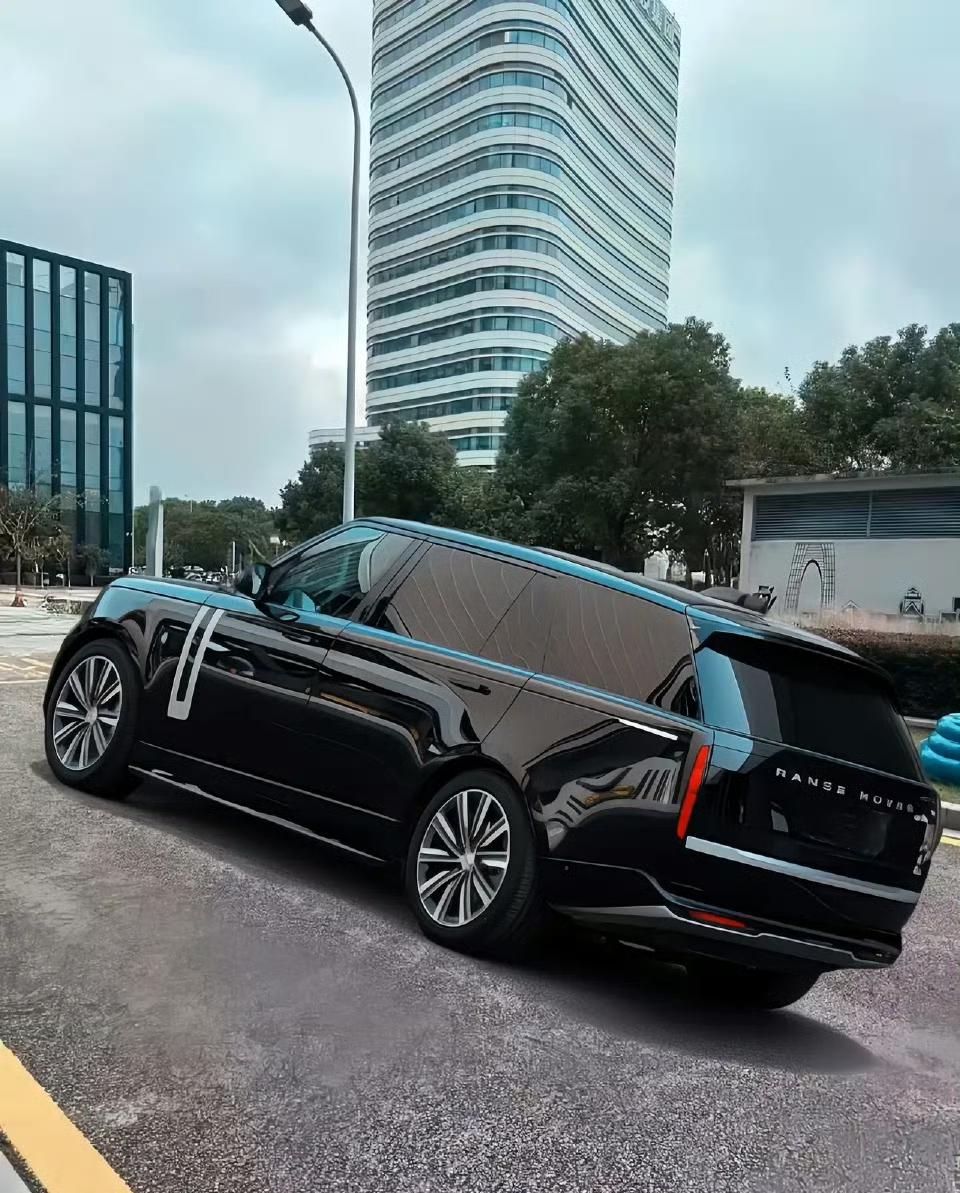 “一年之后，说不定你就会成为揽胜icon车主。”​路虎揽胜运动版,哪一代更运动