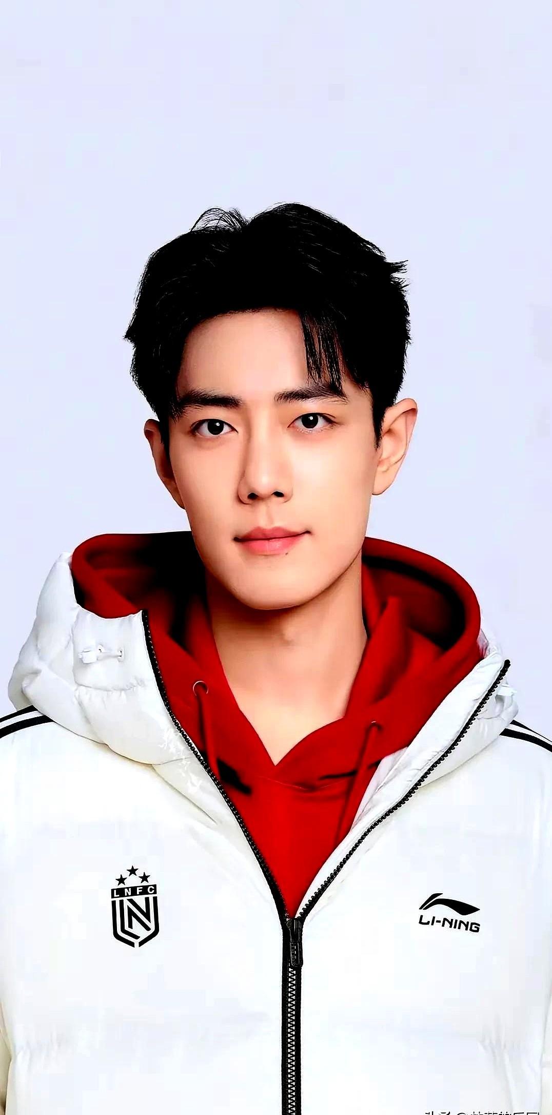 抗日题材在这个时候抬上来真的很适合，我跟你说，肖战这回挑本子的眼光真没话说，他