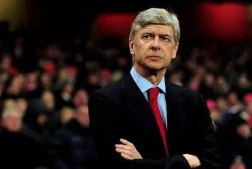 温格在有钱的但是不富裕的情况已经不败夺冠，英超目前没有，在没有钱的情况下，连续1