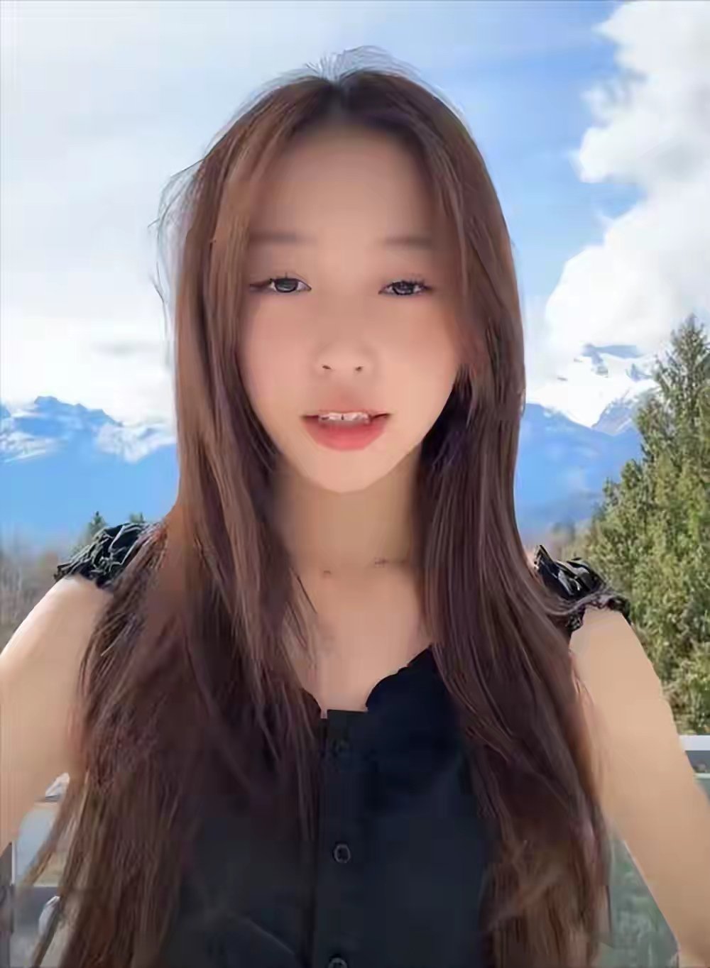 赵薇女儿近照流出，16岁打扮风格成熟，对比王菲女儿尽显差异​