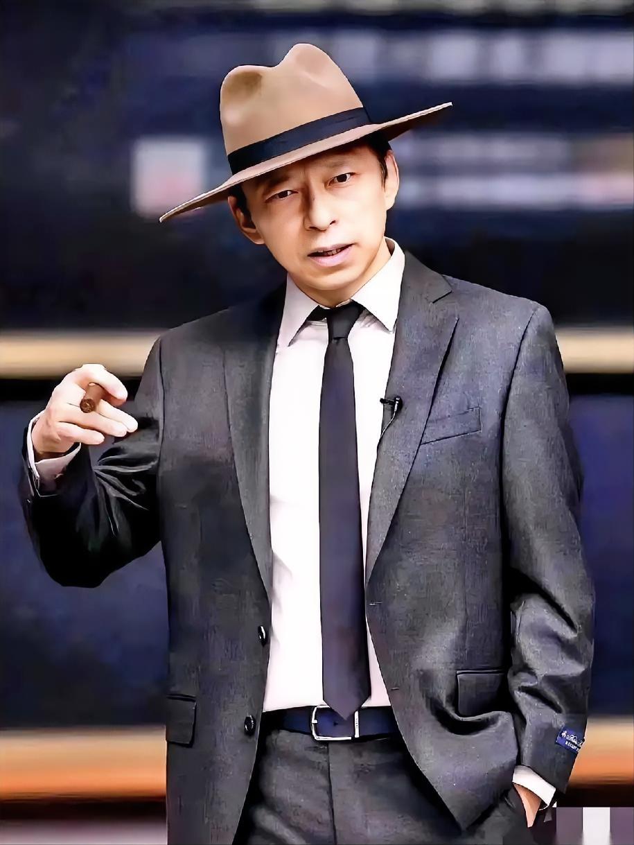 我今天才知道，张朝阳当年创业，不是吭哧吭哧攒钱的。一个朋友，直接拍给他100万