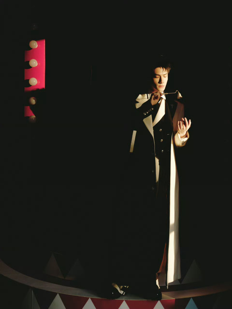 罗云熙视界大会出图罗云熙视界大会造型罗云熙视界大会出图，好帅，[抱抱][抱抱]