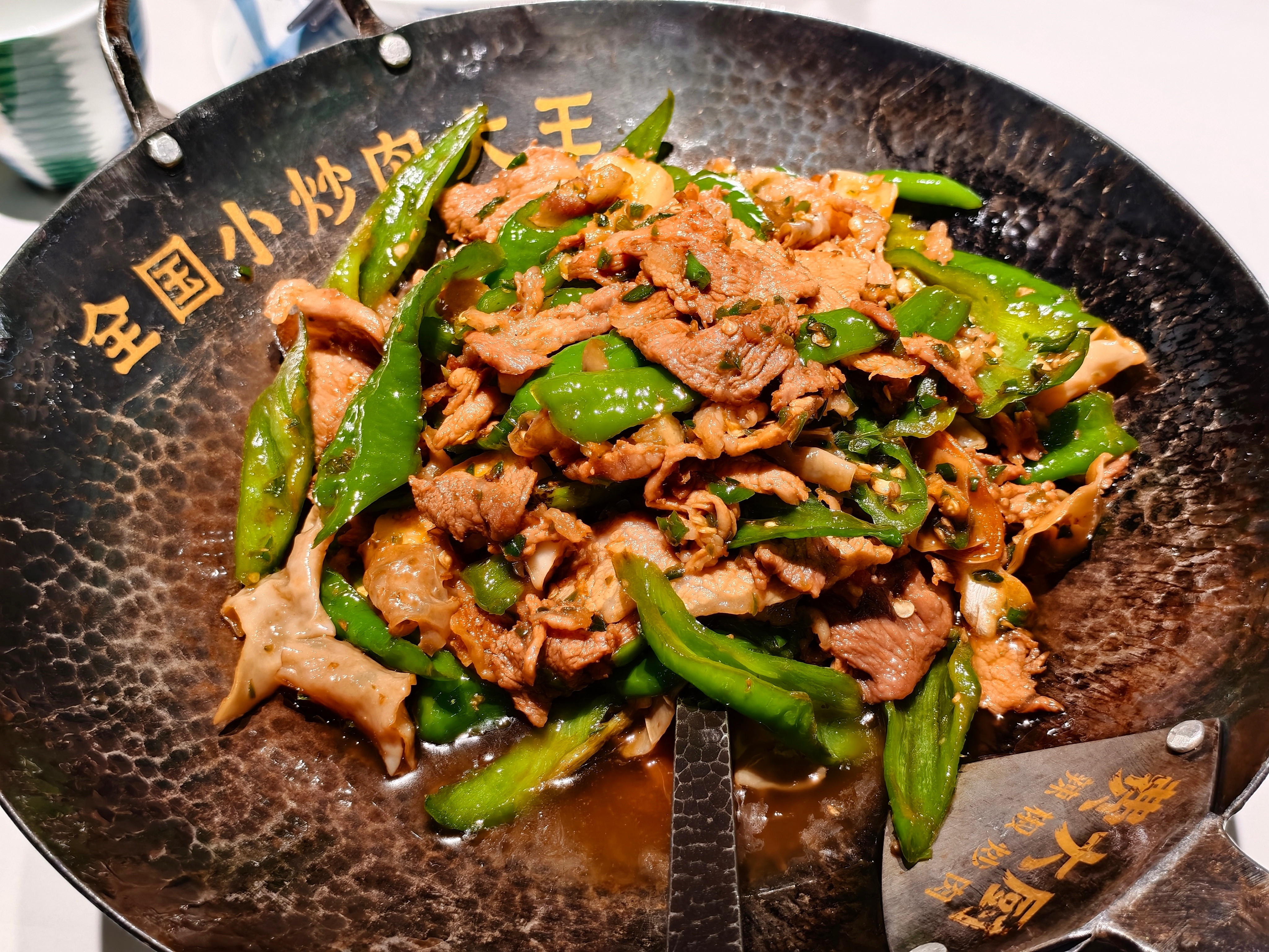 当我在杭州想吃小炒肉的时候，会去哪里呢？给大家推荐费大厨！辣椒很脆，肉很入味，非