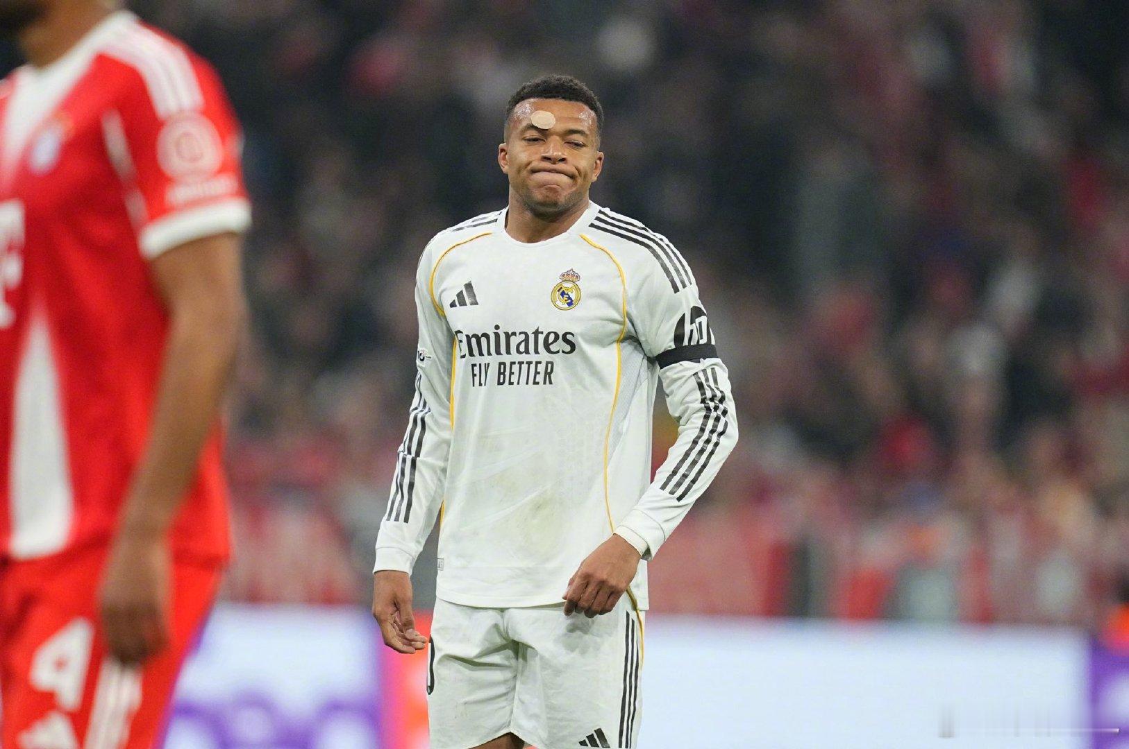 【冠军荒】《阿斯报》：欧冠出局，皇马面临连续第二个赛季四大皆空的尴尬局面，姆巴佩