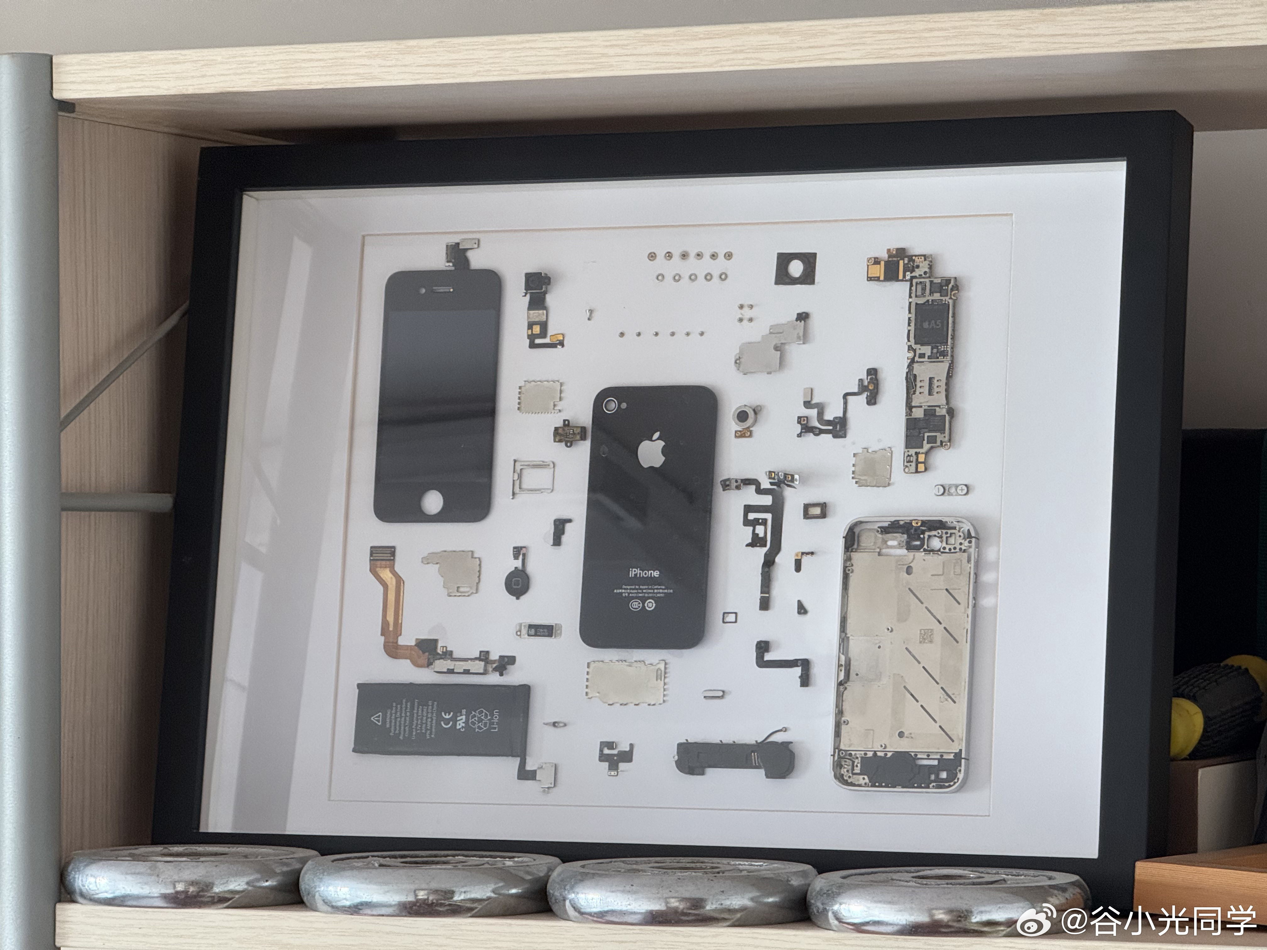 iPhone4回收价涨了60倍这手机一直都挺经典的，有很多人买未拆新机，拆掉放在