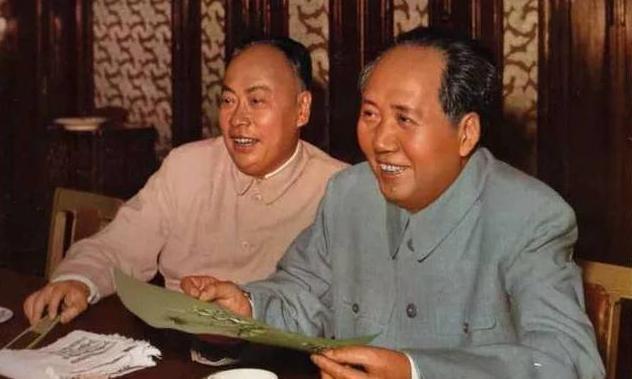 六十年代陈毅在中南海游泳池设宴款待宾客，宴后提议要在毛主席床上小憩片刻，这是什么