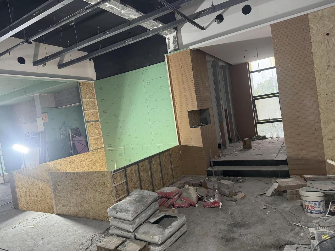 这个楼梯准备15个工，手搓出来木工装修轻钢龙骨吊顶