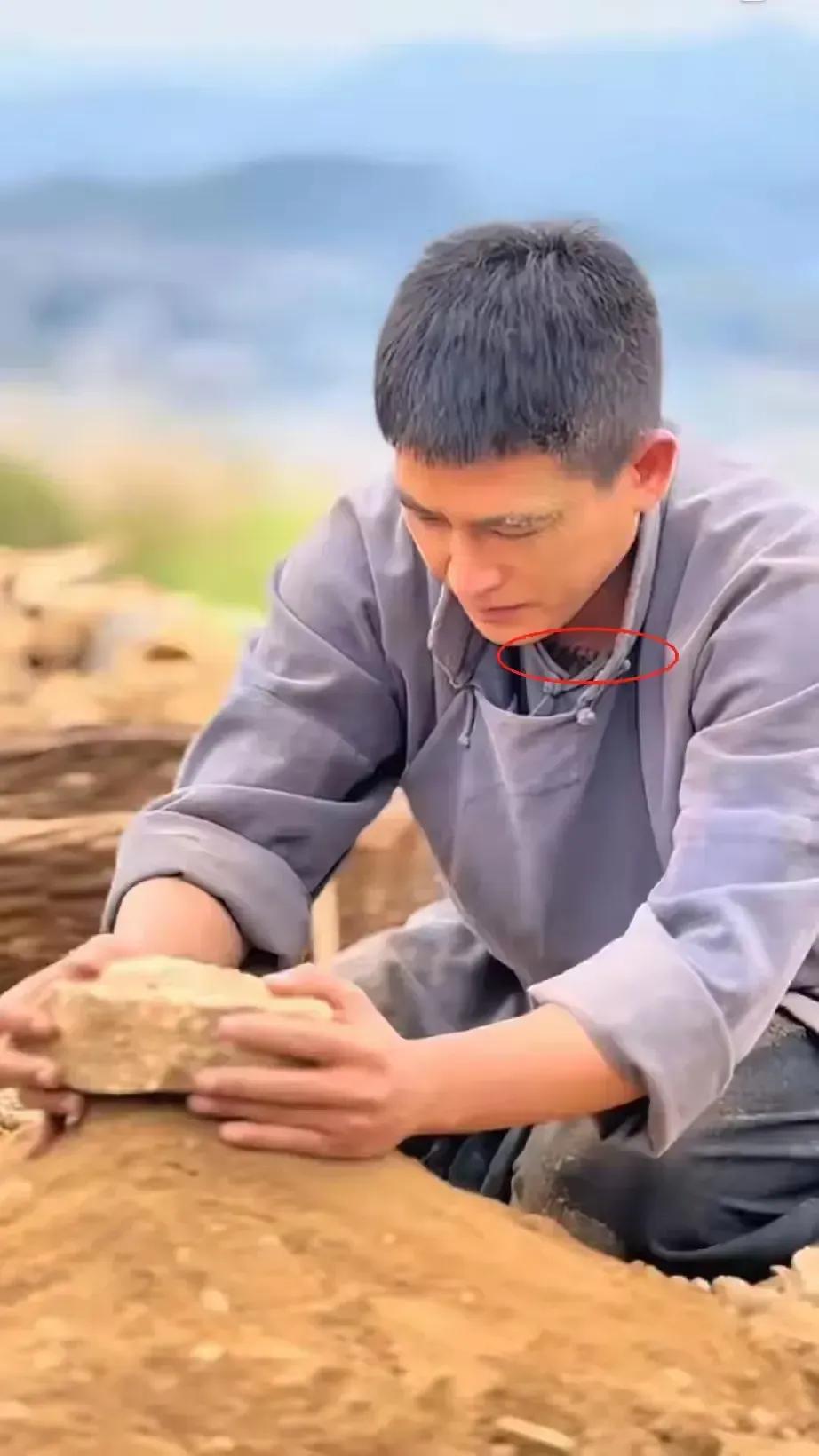 坚决反对！有大面积纹身的艺人主演影视作品！最近电视剧《生万物》特别火，收