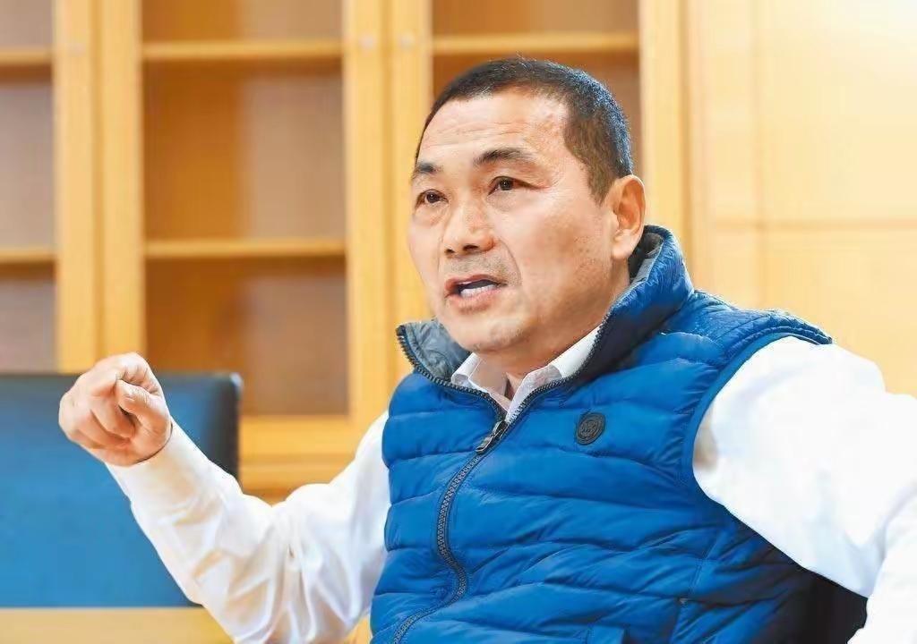 郑丽文祭拜革命先烈盼两岸和平，民进党直接泼脏水，侯友宜还跟着批评要守规矩，他自己