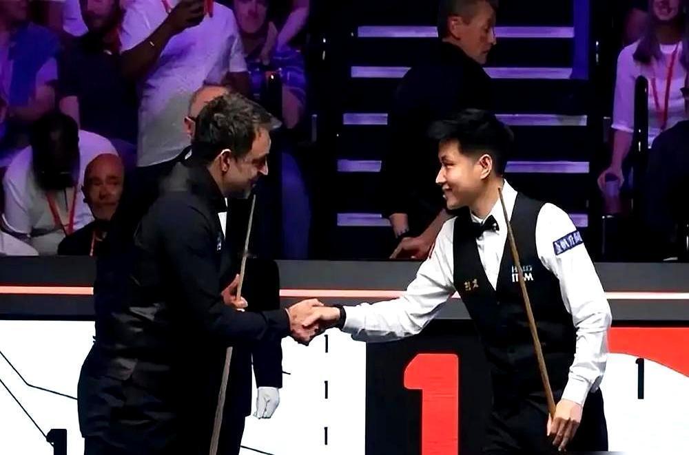 50岁希金斯磨满16局拖节奏，28岁赵心童连轰四局零封夺冠。第一阶段双方咬