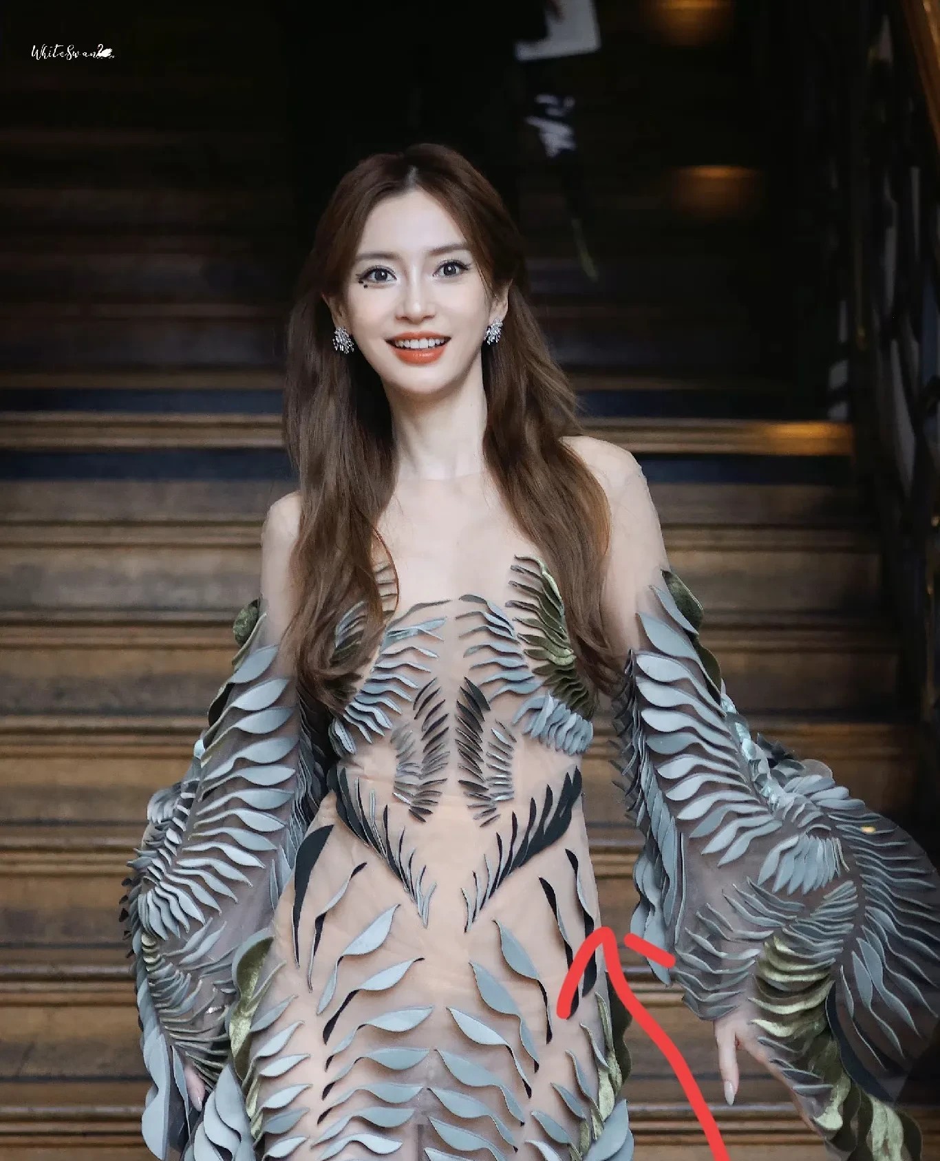 真的越来越搞不懂杨颖了！明明都已经是36岁的人了，怎么出席巴黎时装周活