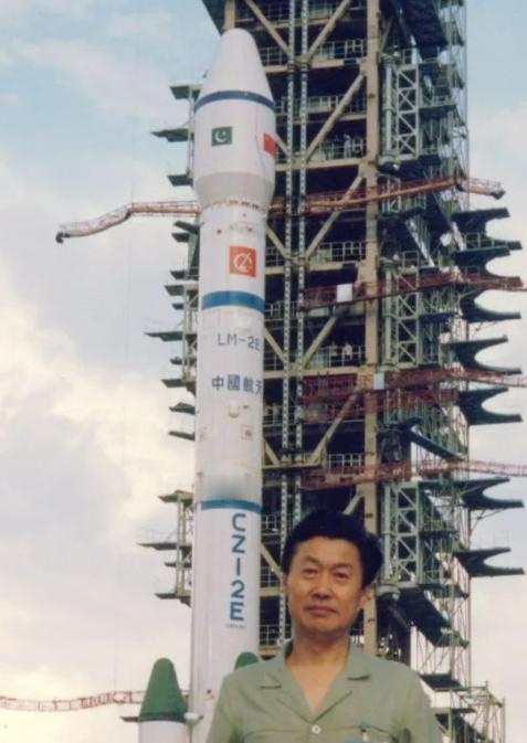 1964年，钱学森在研发东风二号导弹时，发现射程不够，几乎所有人都建议要多加助燃