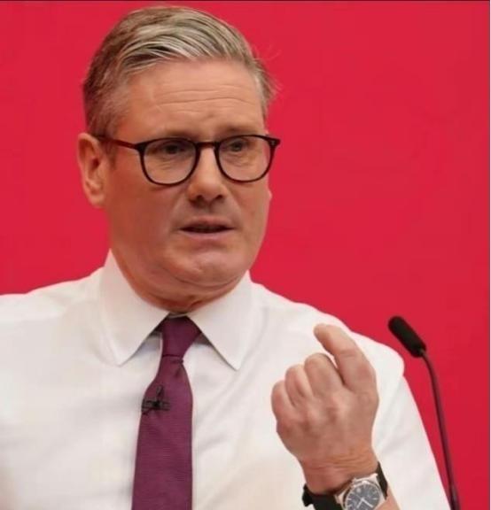 特朗普没想到，估计普京也没想到，英国首相居然当着全世界的面说：“中国，是世界三大