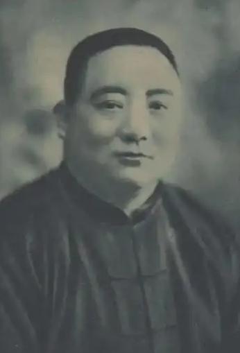 1944年，夏斗寅的二房夫人拐了他全部家当，跟蒋介石的贴身心腹跑了。夏斗寅气得不