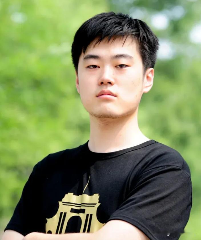 厉侃，90后超级学霸，清华大学力学天才，美国西北大学博士，剑桥大学博士后，谢绝